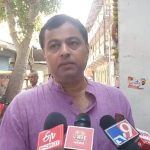 अभिनेता सुबोध भावे यांनी पुणेकरांसोबत मतदानाचा हक्क बजावला