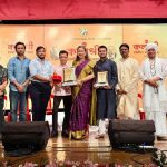 एकाग्र मनाने तानपुऱ्याच्या षड्जामध्ये आपला सूर मिसळणे हा प्रत्येक कलाकाराचा पहिला पुरस्कार – ख्यातनाम गायिका आरती अंकलीकर टिकेकर