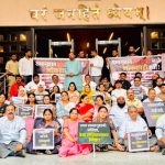 Pune: हेल्मेट घालून विरोधकांचे सभागृह आंदोलन