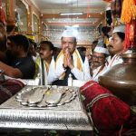 जगद्गुरु संत श्री तुकाराम महाराज यांच्या पादुकांचे मुख्यमंत्री देवेंद्र फडणवीस यांनी घेतले दर्शन