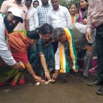 शरद पवार गटाने भाजप नेत्यांच्या नावाने खड्ड्यात सोडले कमळ