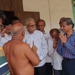 HND जैन बोर्डिंगचे विश्वस्त श्री जयंत नांदुरकर यांना आचार्य श्री गुप्ती नंदीजी यांनी खडेबोल सुनवत खरेदी व्यवहार रद्द करण्यास सांगितले